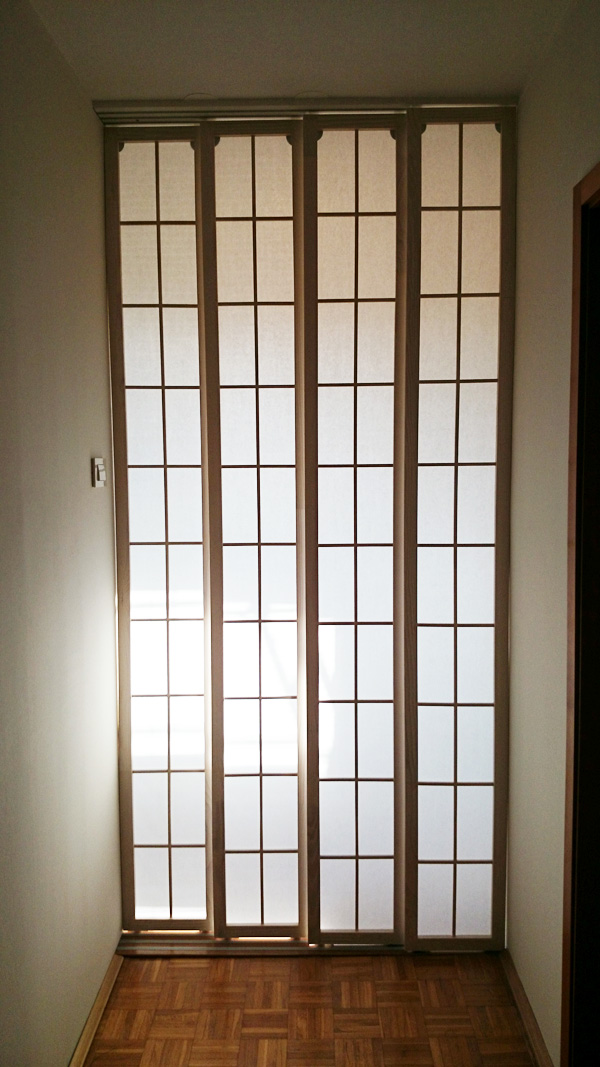 vrata koja propustaju svetlost i formiraju lepe svetlosne nijanse daju prolaz a otporna su na vlagu