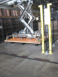 robotska ruka distribuira materijal i priprema ga za transport sirom srbije
