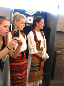 folklor i takmicenje u brzom jedenju ljutih kobasica