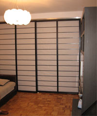 vrata crna mirjevo beograd omogucavaju pregradu izmedju dnevne sobe i spavace sobe a da svetlost prolazi kroz pirinacni papir