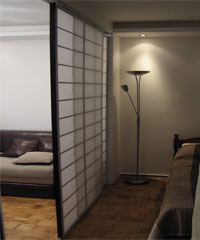 spavaca soba japanski mir i stalozenost u dnevnoj sobi je to sto pruza pogled iza tih vrata