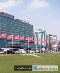 crown plaza hotel beograd luksuzan prerade poslovna pratnja iza paravana u restoranu