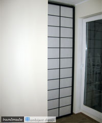 na jedna vrata udjemo u spavacu sobu a na druga izadjemo zato sto se rotiramo tokom seksualnog odnosa i to nam je interesantno