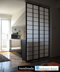 vertikala pregrada estetski ugodjaj kuhinja i dnevna soba a pored je trepezarija izolacija japanska klizna vrata