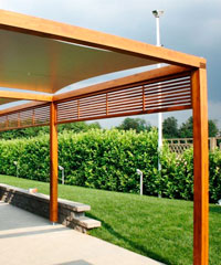 uklapaju se uz objekat ili kucu i svojom strukturom pruzaju hladovinu ili prostor za biljke i puzavice