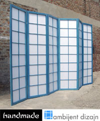 plavi dugacki paravan u dnevnoj sobi za lokal i slicno pleksiglas pirinacni papir